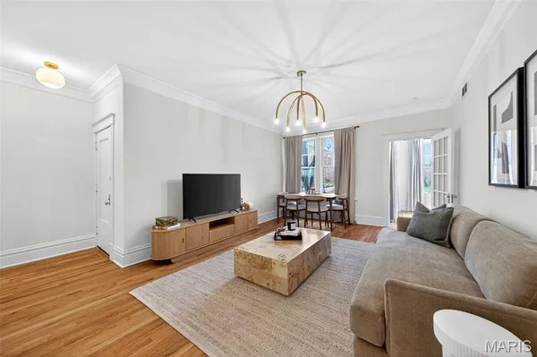 $2,595 | 5394 Pershing Avenue, Unit 2E, St. Louis, MO 63112