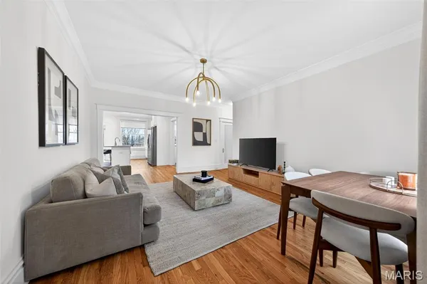 $2,595 | 5394 Pershing Avenue, Unit 2E, St. Louis, MO 63112