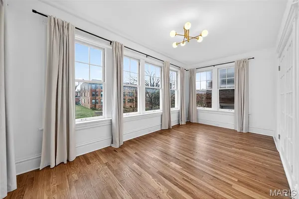 $2,595 | 5394 Pershing Avenue, Unit 2E, St. Louis, MO 63112