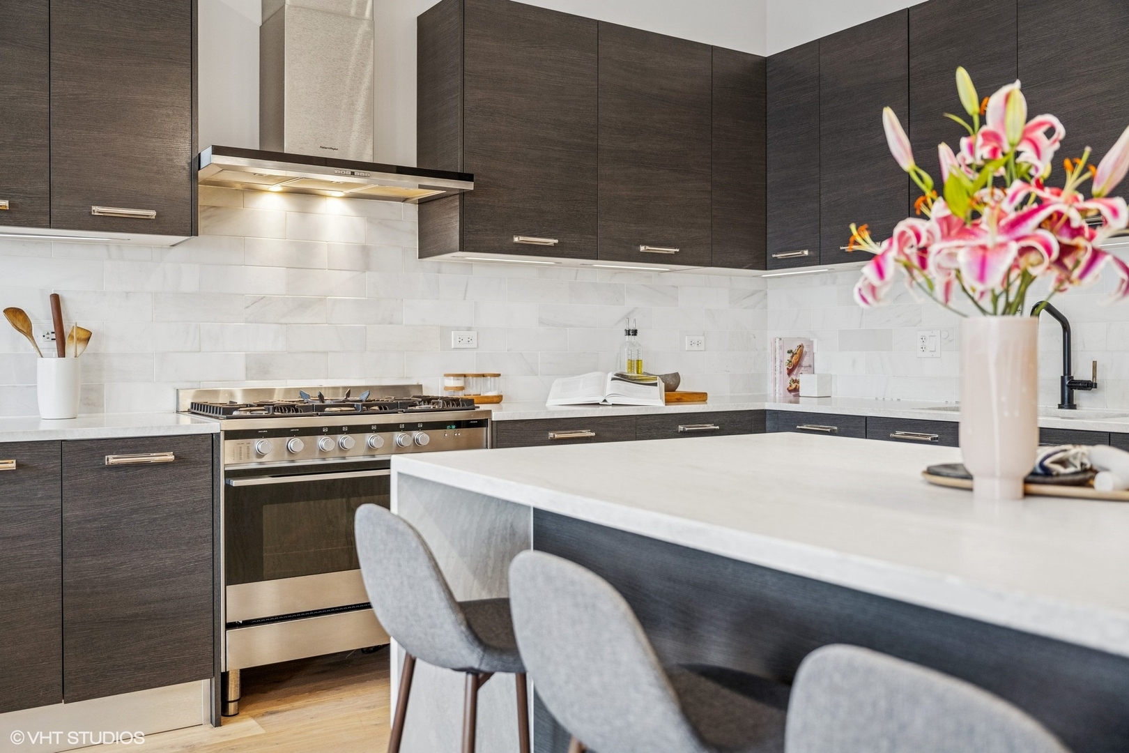 122 South Aberdeen Street, Unit 4S Chicago, IL 60607 - Photo 11 of 26 a kitchen with a sink appliances and cabinets