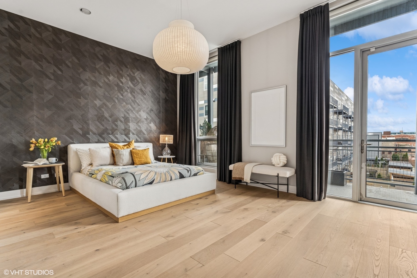 122 South Aberdeen Street, Unit 4S Chicago, IL 60607 - Photo 14 of 26 a spacious bedroom with a bed and a large window