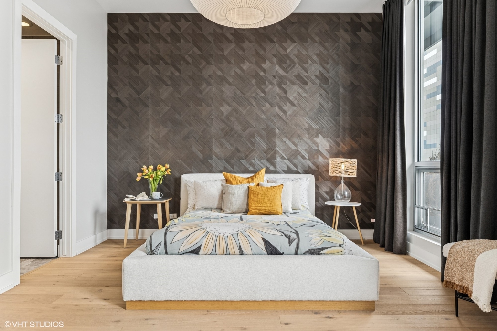 122 South Aberdeen Street, Unit 4S Chicago, IL 60607 - Photo 16 of 26 a living room with furniture