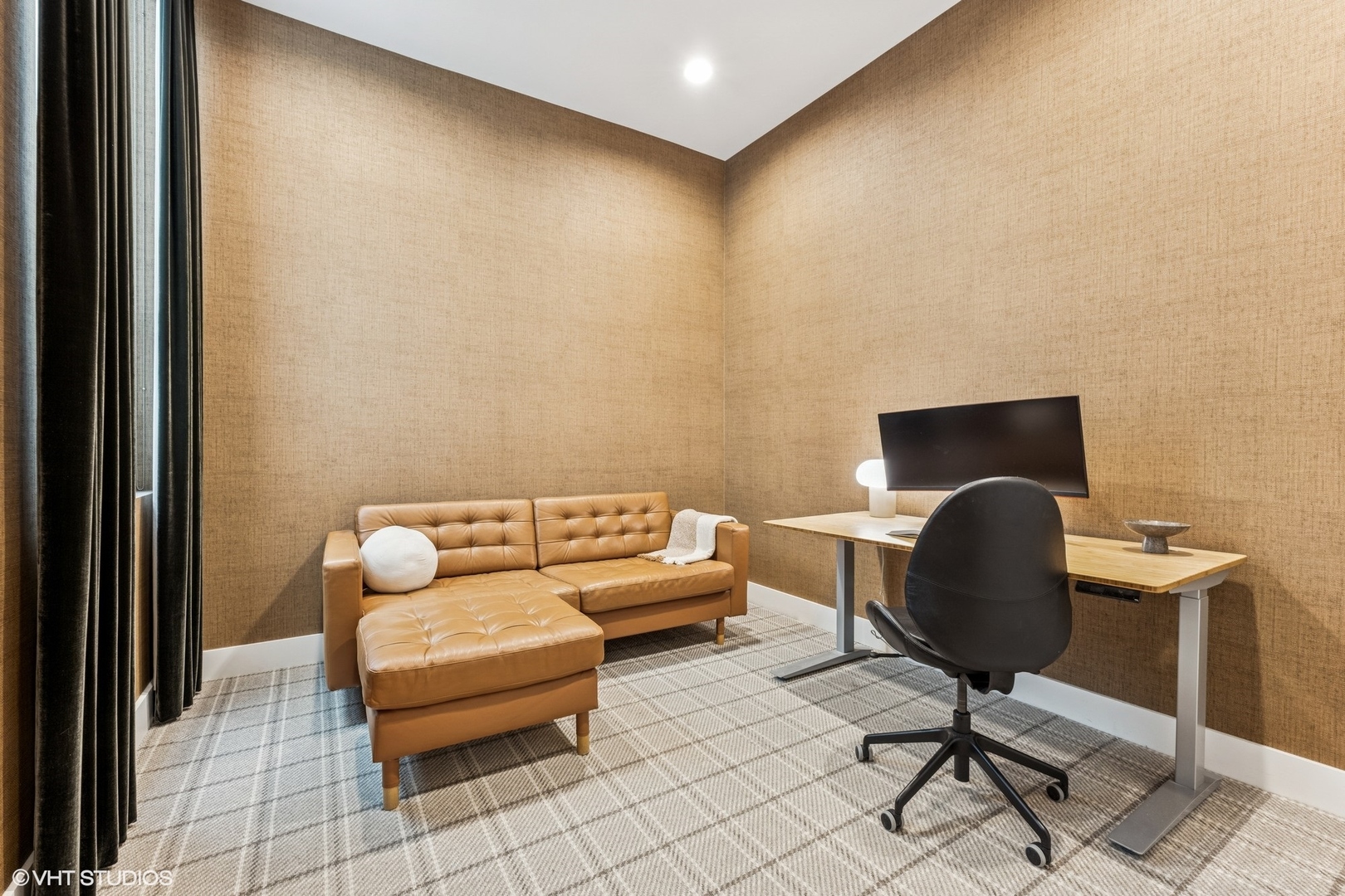 122 South Aberdeen Street, Unit 4S Chicago, IL 60607 - Photo 23 of 26 a living room with furniture and a window