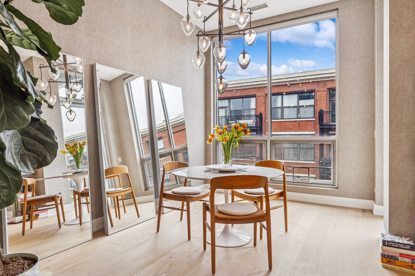 122 South Aberdeen Street, Unit 4S Chicago, IL 60607 - Photo 7 of 26 a dining room with furniture and window