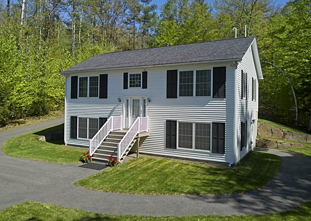 424 Old Bristol Road New Hampton, NH 03256 - Photo 2 of 35