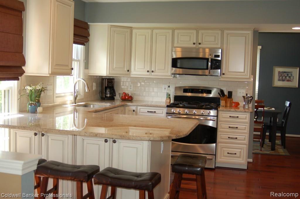 1010 Pointe Pl Boulevard Rochester, MI 48307 - Photo 11 of 33 041.jpg