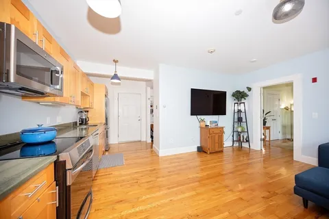 $549,000 | 432 Norfolk Street, Unit 4G, Somerville, MA 02143