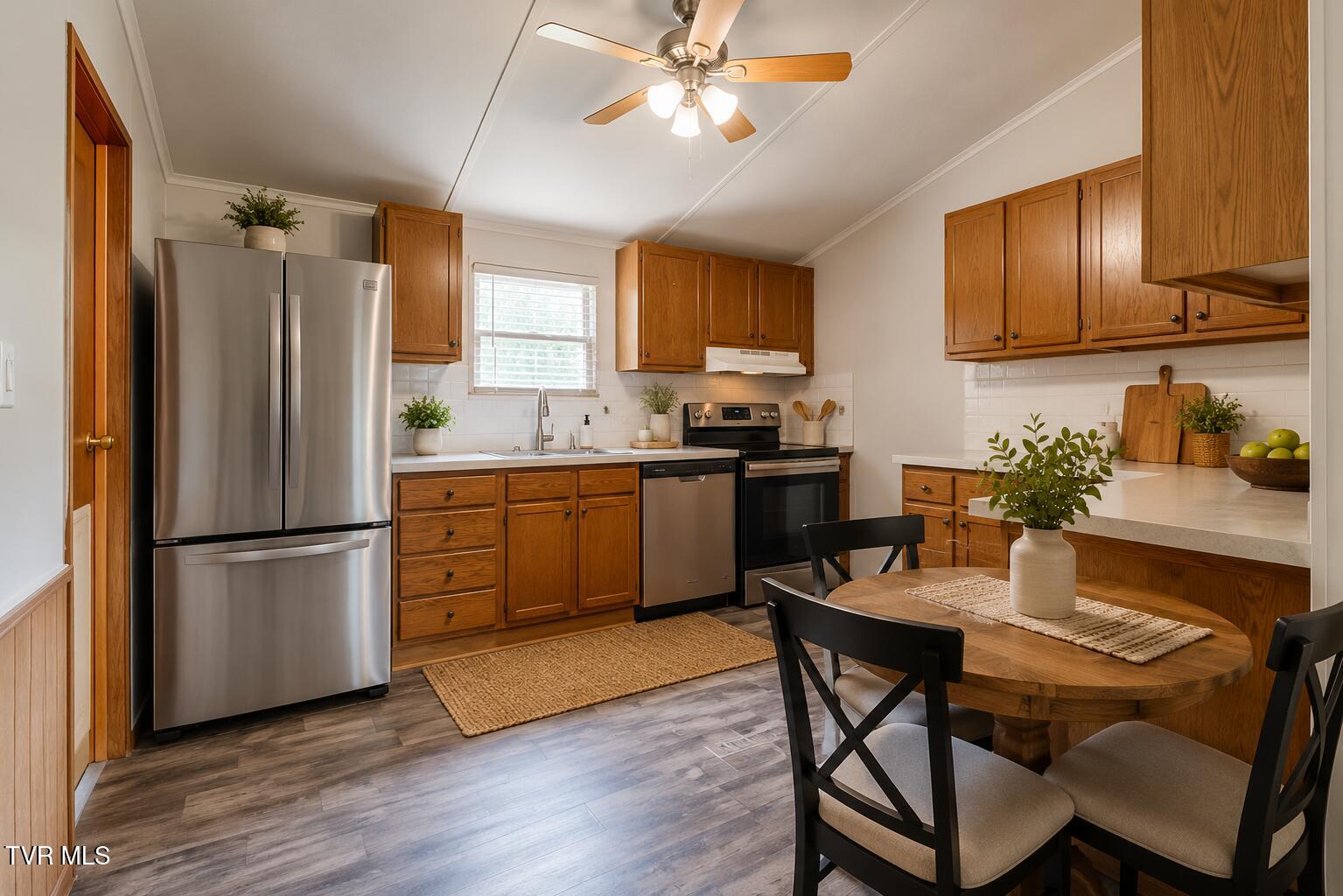 229 Alpine Loop Mosheim, TN 37818 - Photo 10 of 38 f894d1bd-0043-4aaa-813b-252b279b6826
