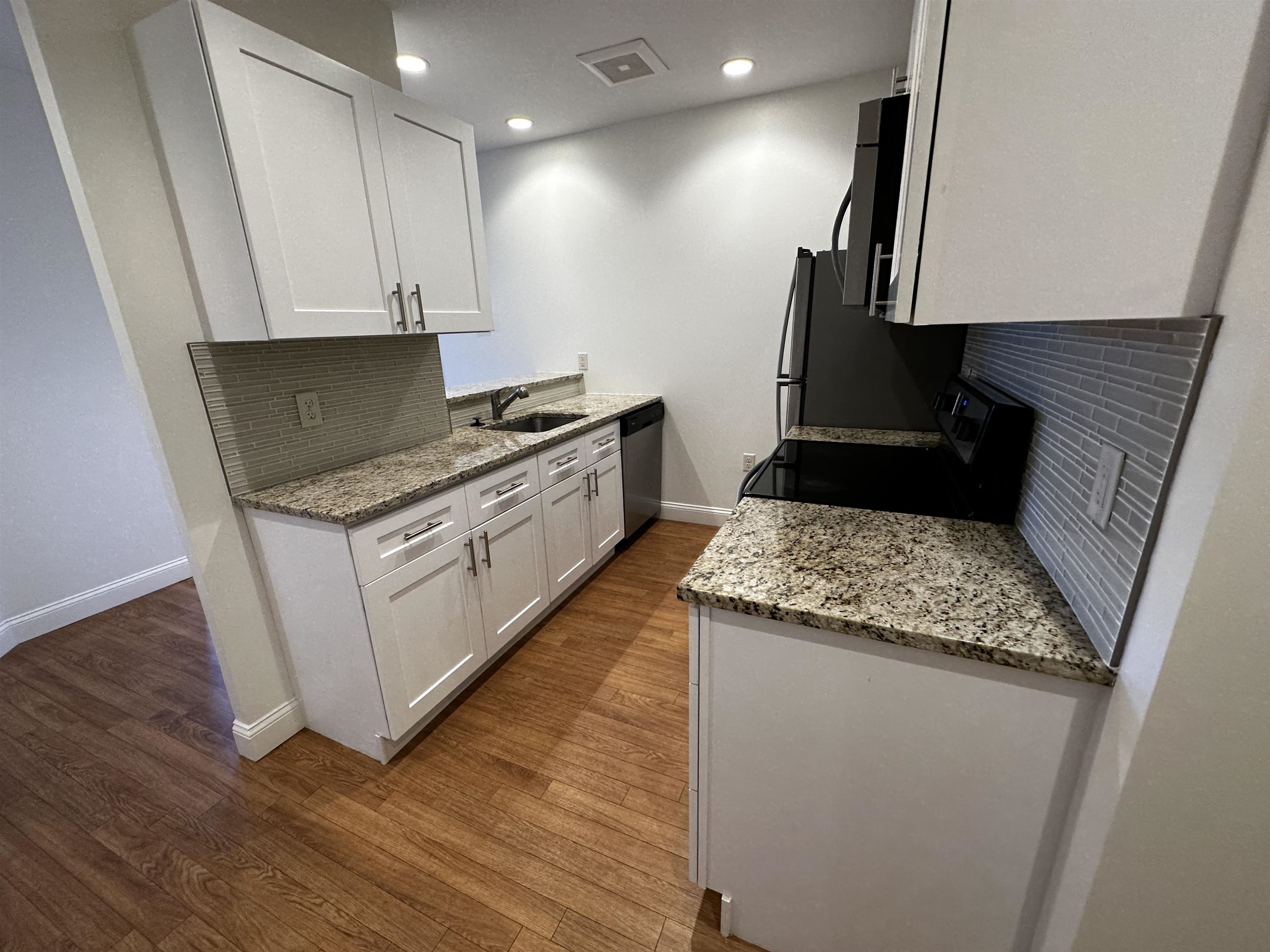 875 Elm Street, Unit 406 Manchester, NH 03101 - Photo 9 of 40