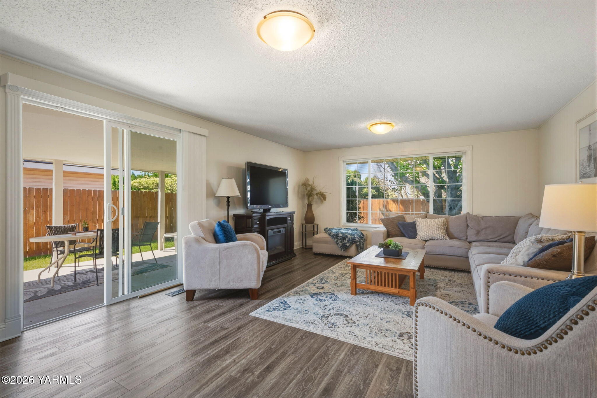 3606 Clinton Way Yakima, WA 98902 - Photo 10 of 30 Second Living Area/ Covered Patio