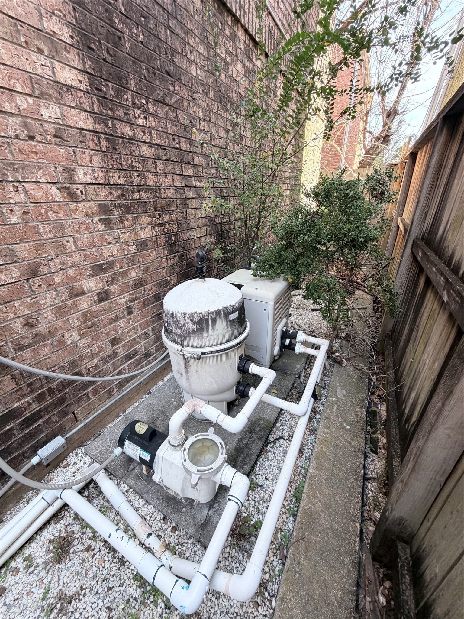 1499 Potomac Drive Houston, TX 77057 - Photo 19 of 21 a bathroom with a toilet and a sink