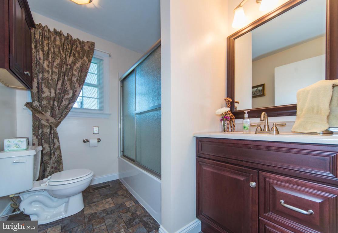 1753 Pioneer Road Lancaster, PA 17602 - Photo 16 of 28 Gallery Image 16