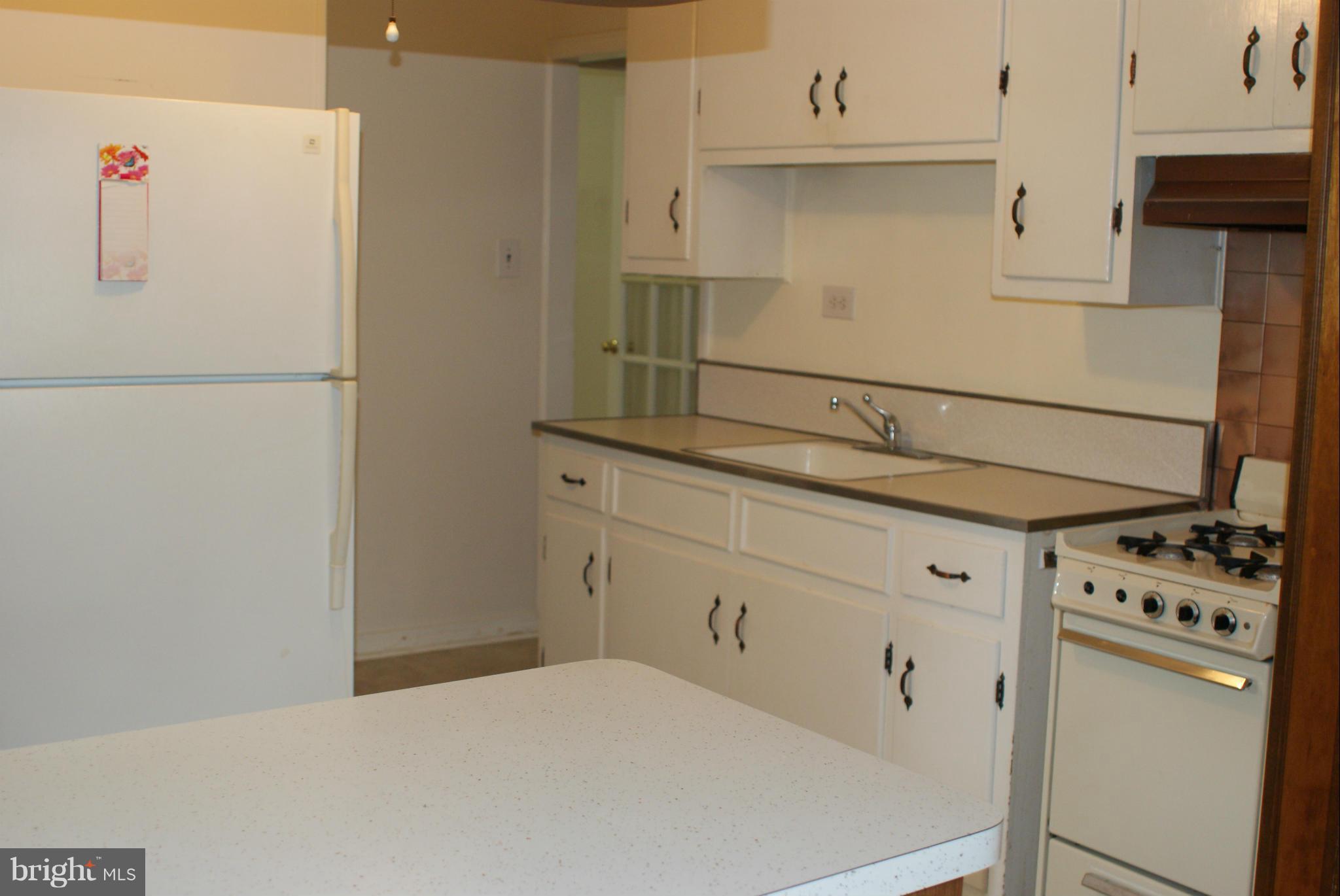 11808 Idlewood Road Silver Spring, MD 20906 - Photo 4 of 23 Kitchen