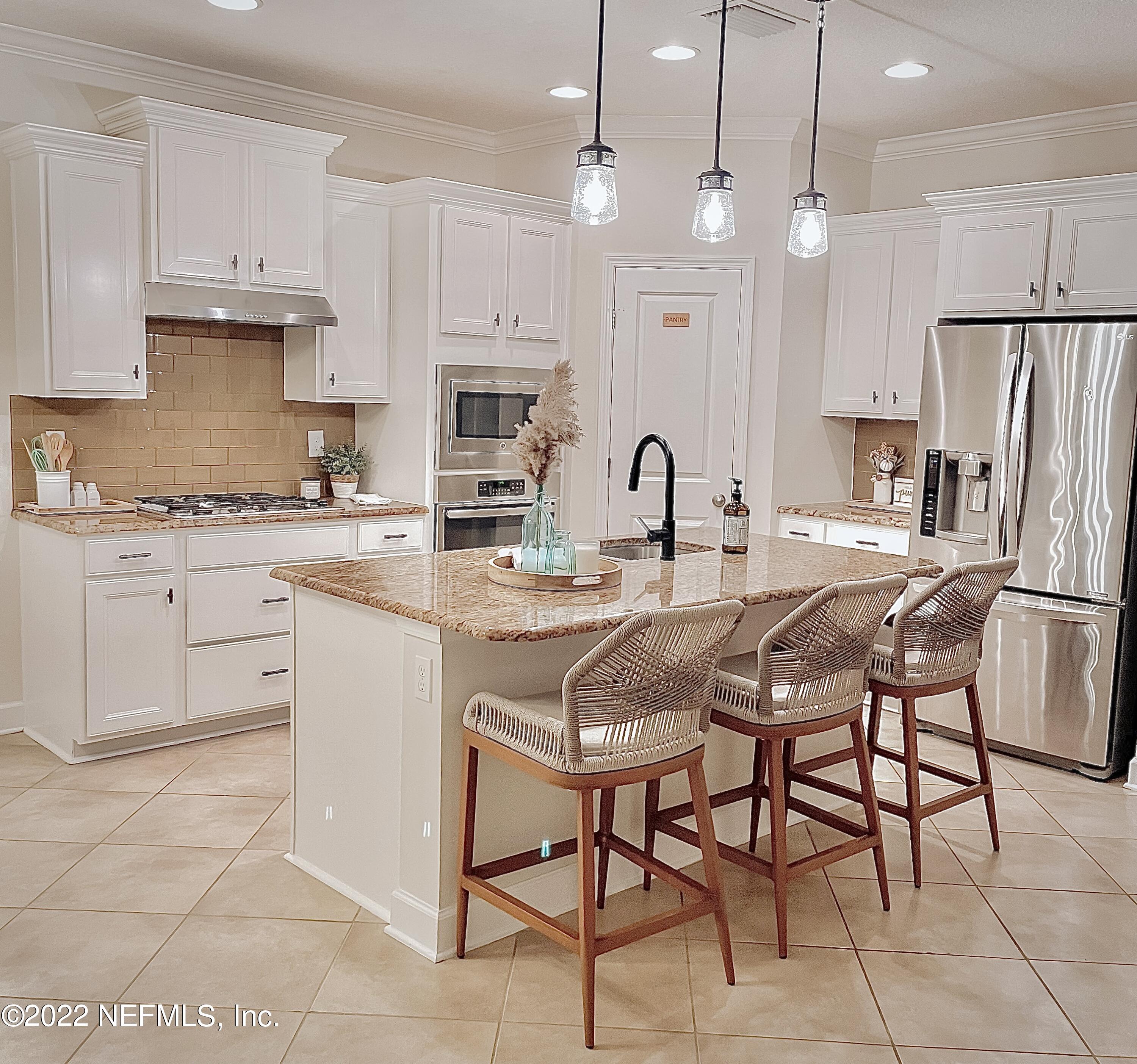 237 Spring Park Avenue Ponte Vedra, FL 32081 - Photo 9 of 48 E4D4AB5B-F25D-4D2B-B948-2B3FA134F2EF