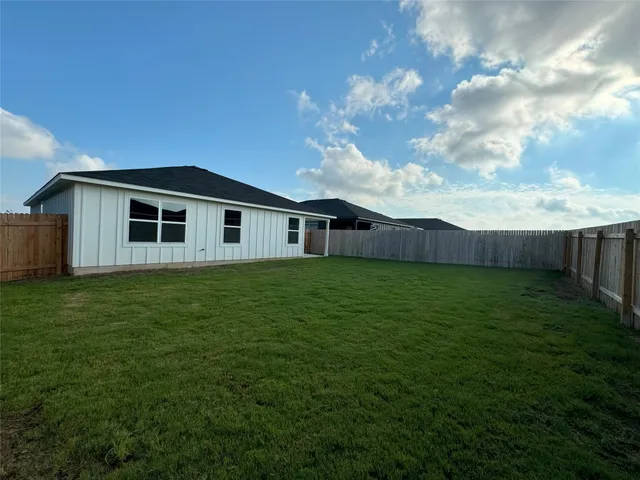 a view of a house with a backyard