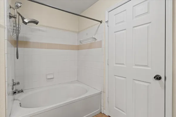 $239,900 | 2801 Chancellorsville Drive, Unit 827, Tallahassee, FL 32312