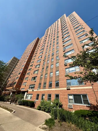 $2,100 | 2909 North Sheridan Road, Unit 1212, Chicago, IL 60657