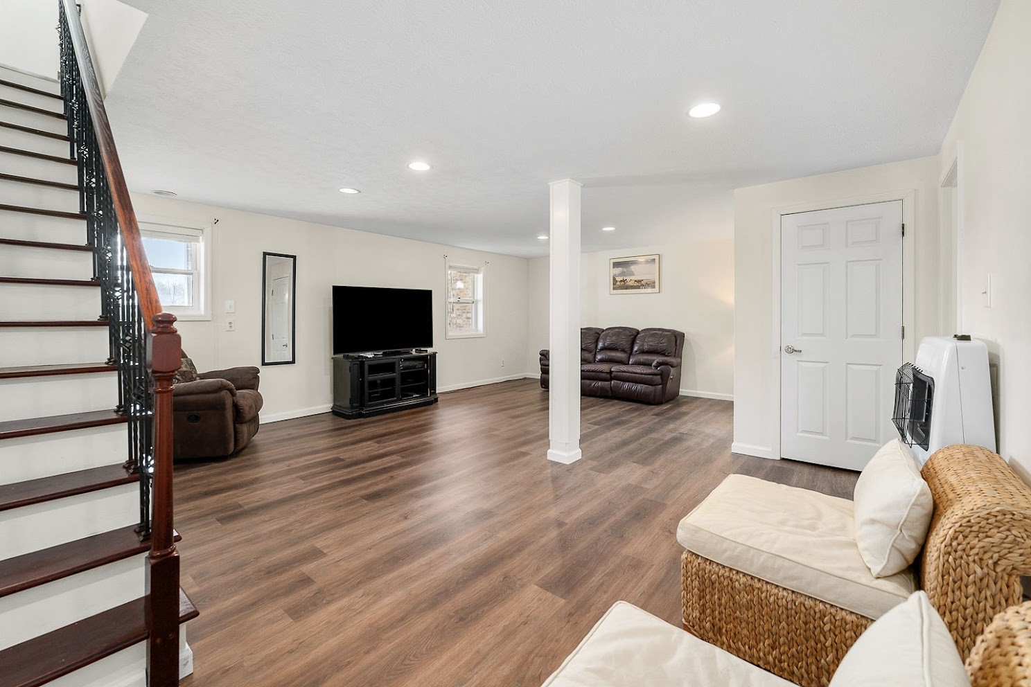 416 O'Neal Road Livingston, TN 38570 - Photo 17 of 22 a living room with furniture and a flat screen tv