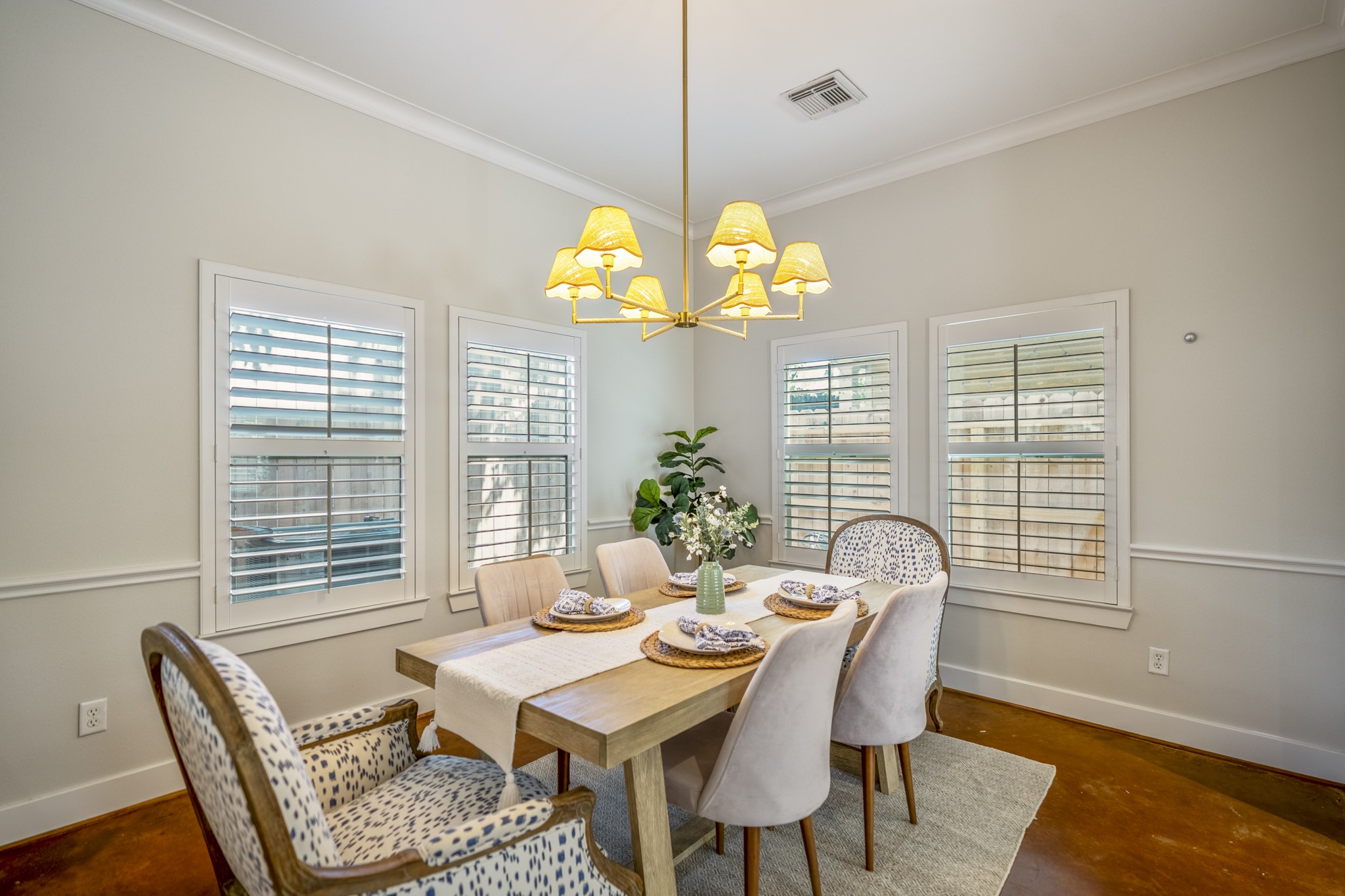 905 West 23rd Street Houston, TX 77008 - Photo 15 of 46 Dedicated dining area centrally located between kitchen and living spaces for effortless entertaining.