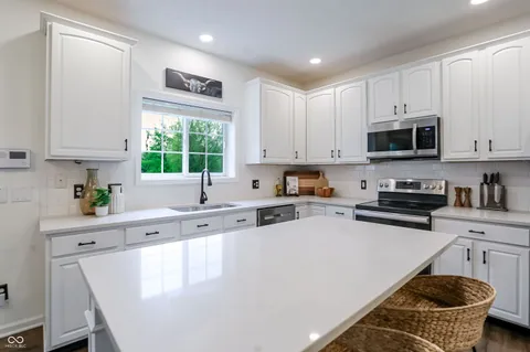$695,000 | 4229 Greenthread Drive, Zionsville, IN 46077