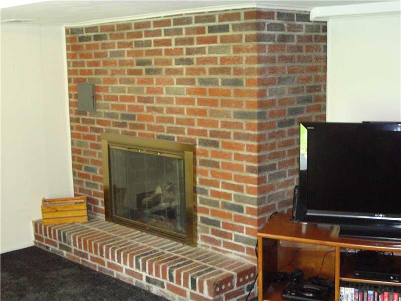 171 North Jamestown Road Coraopolis, PA 15108 - Photo 17 of 22 Family Room.
