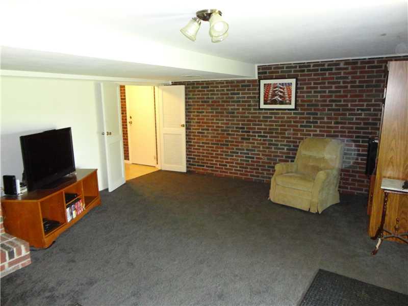 171 North Jamestown Road Coraopolis, PA 15108 - Photo 18 of 22 Family Room.