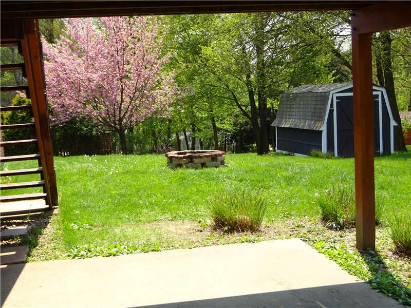 171 North Jamestown Road Coraopolis, PA 15108 - Photo 20 of 22 Patio/Deck.