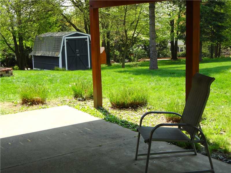 171 North Jamestown Road Coraopolis, PA 15108 - Photo 21 of 22 Patio/Deck.