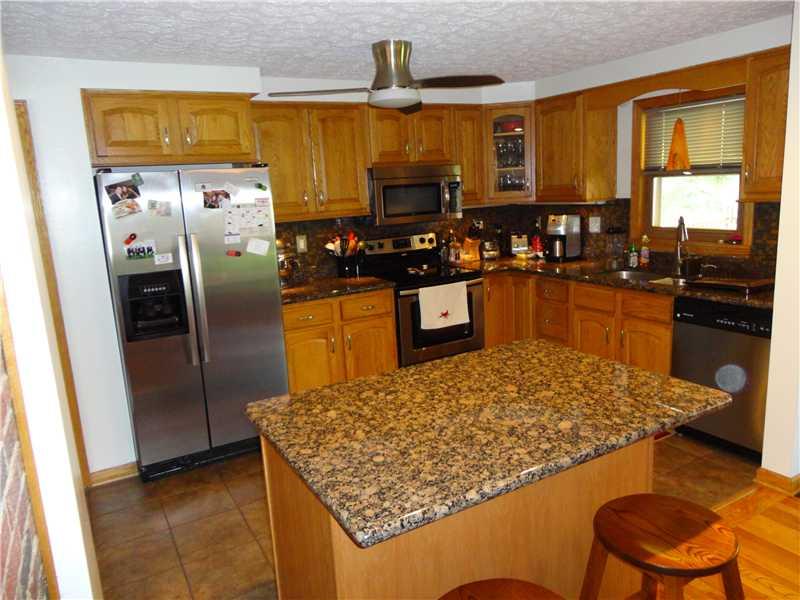 171 North Jamestown Road Coraopolis, PA 15108 - Photo 5 of 22 Kitchen.