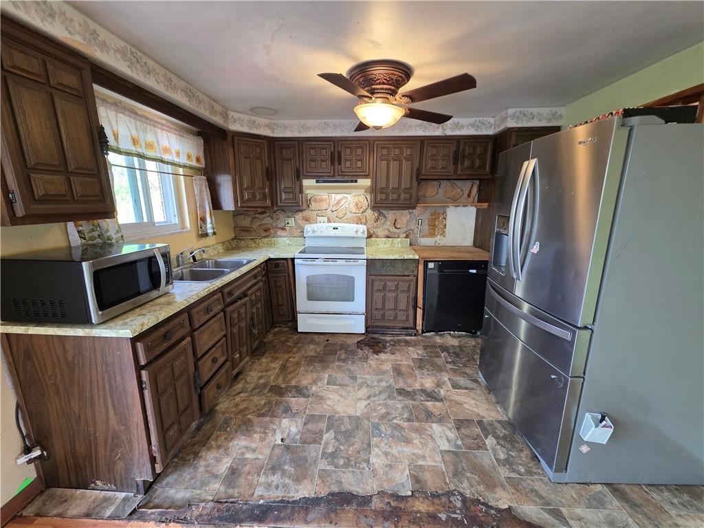 1852 Virginia Via Washington, PA 15301 - Photo 6 of 14 a kitchen with stainless steel appliances granite countertop a sink stove and refrigerator