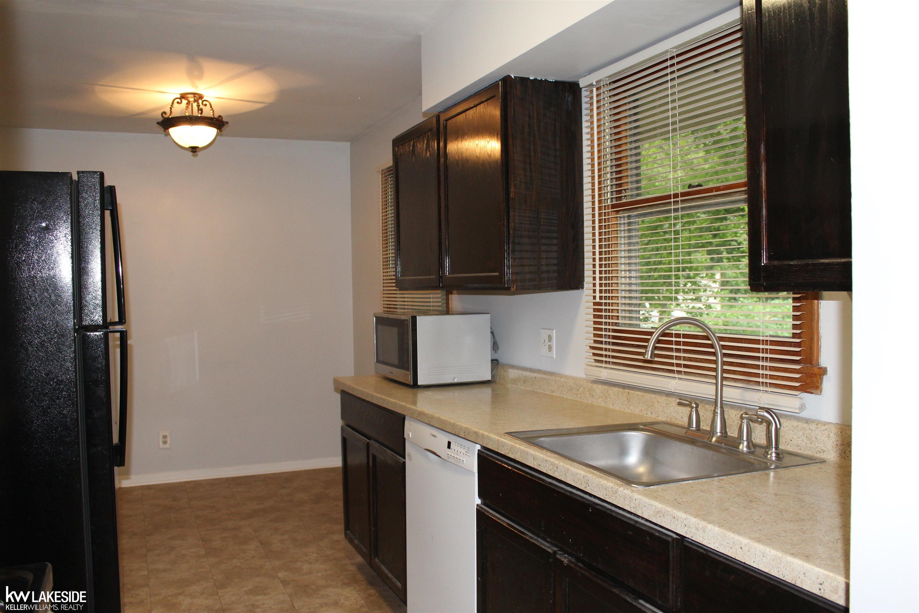 16962 Inkster Road Redford, MI 48240 - Photo 8 of 18 50117512-7.JPG
