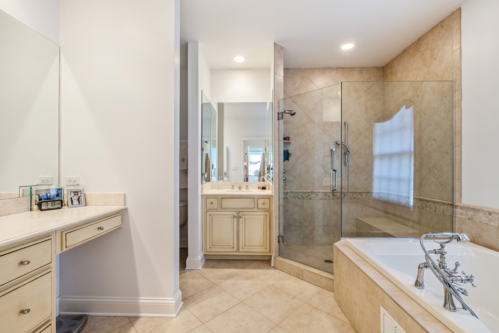 1063 Oak Street Winnetka, IL 60093 - Photo 15 of 25