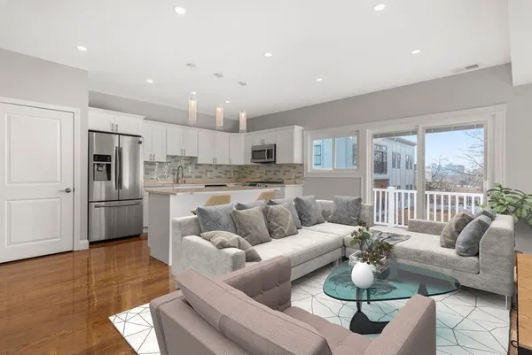 $2,600 | 201 Byron Street, Unit 2, Boston, MA 02128