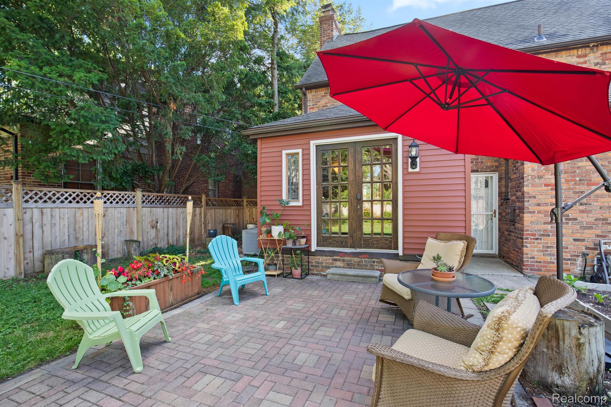 16564 Huntington Road Detroit, MI 48219 - Photo 39 of 47 Back Patio