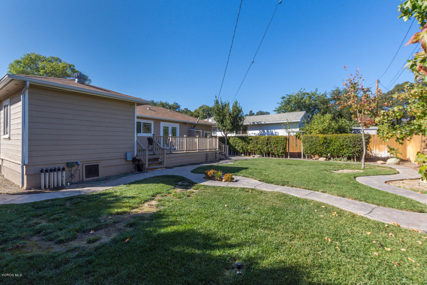 919 Laurel Road Santa Paula, CA 93060 - Photo 11 of 21 a view of backyard with a garden and plants
