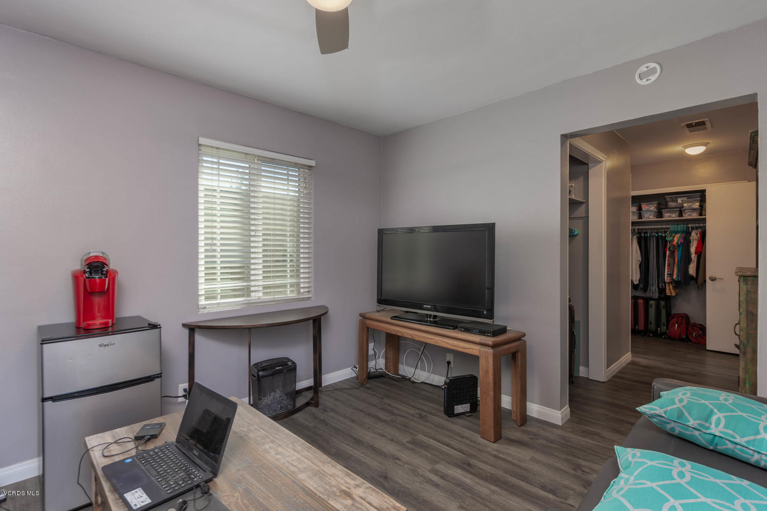919 Laurel Road Santa Paula, CA 93060 - Photo 19 of 21 a living room with furniture and a flat screen tv