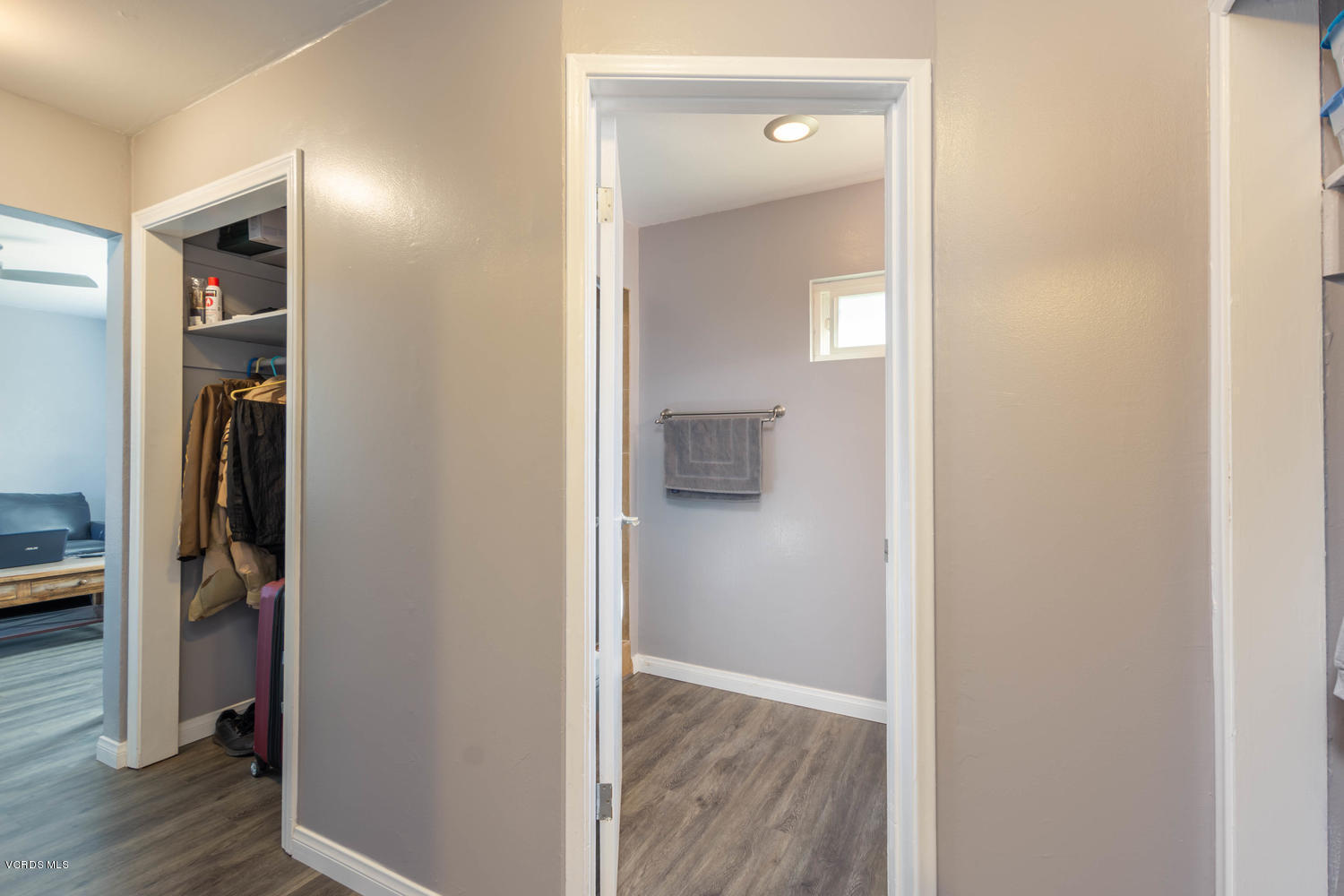 919 Laurel Road Santa Paula, CA 93060 - Photo 21 of 21 wooden floor in a bedroom and a mirror