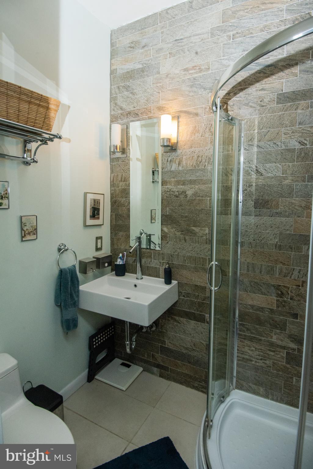 1419 R Street Northwest, Unit 11 Washington, DC 20009 - Photo 11 of 17 Bath