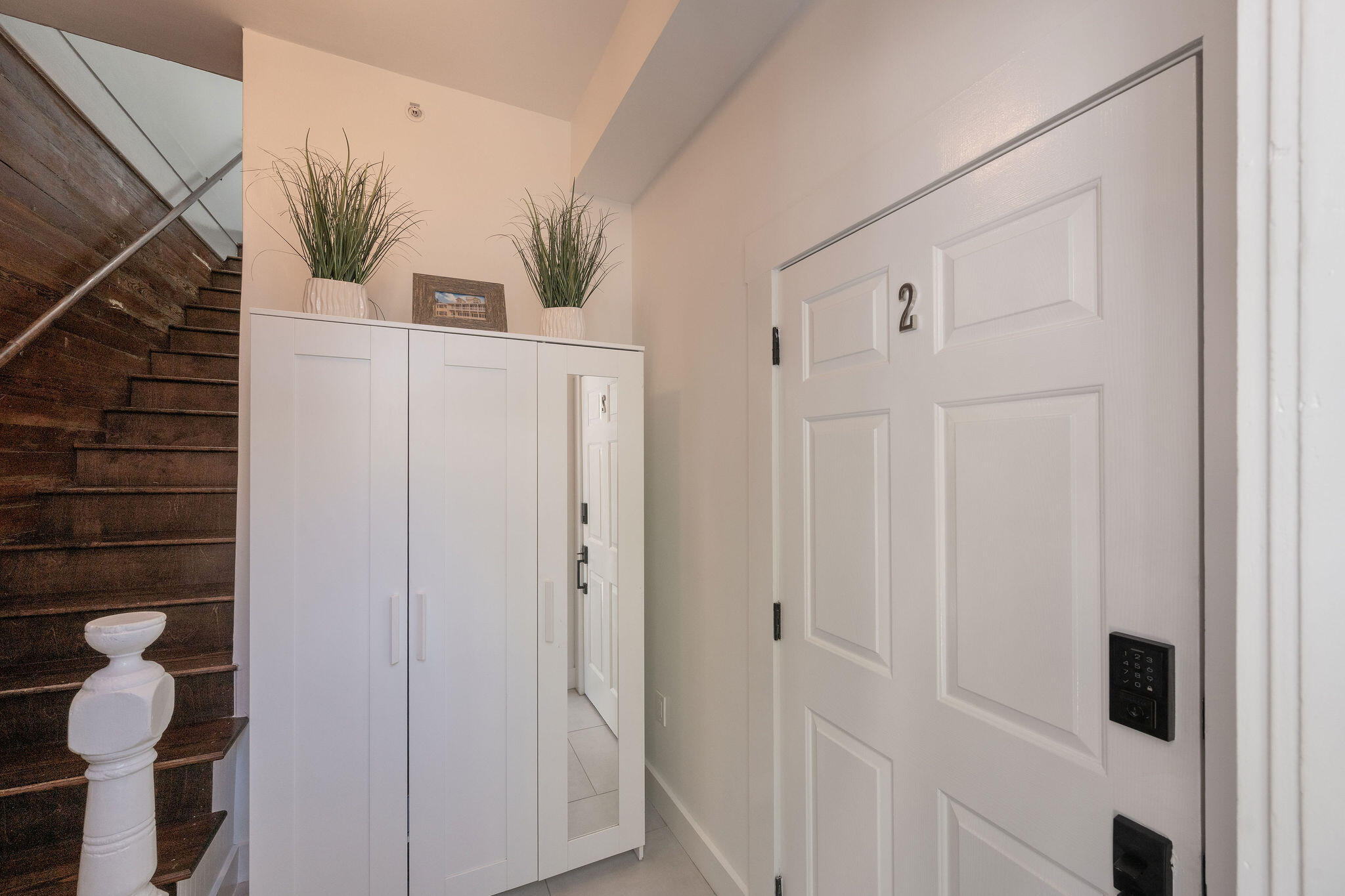 927 Thomas Street, Unit 2 Key West, FL 33040 - Photo 43 of 46 Shared Entry Foyer