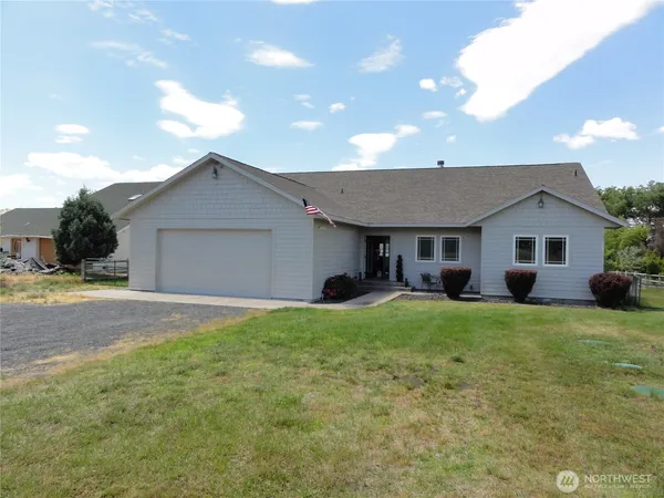 $735,000 | 3862 Shorecrest Drive Northeast, Moses Lake, WA 98837