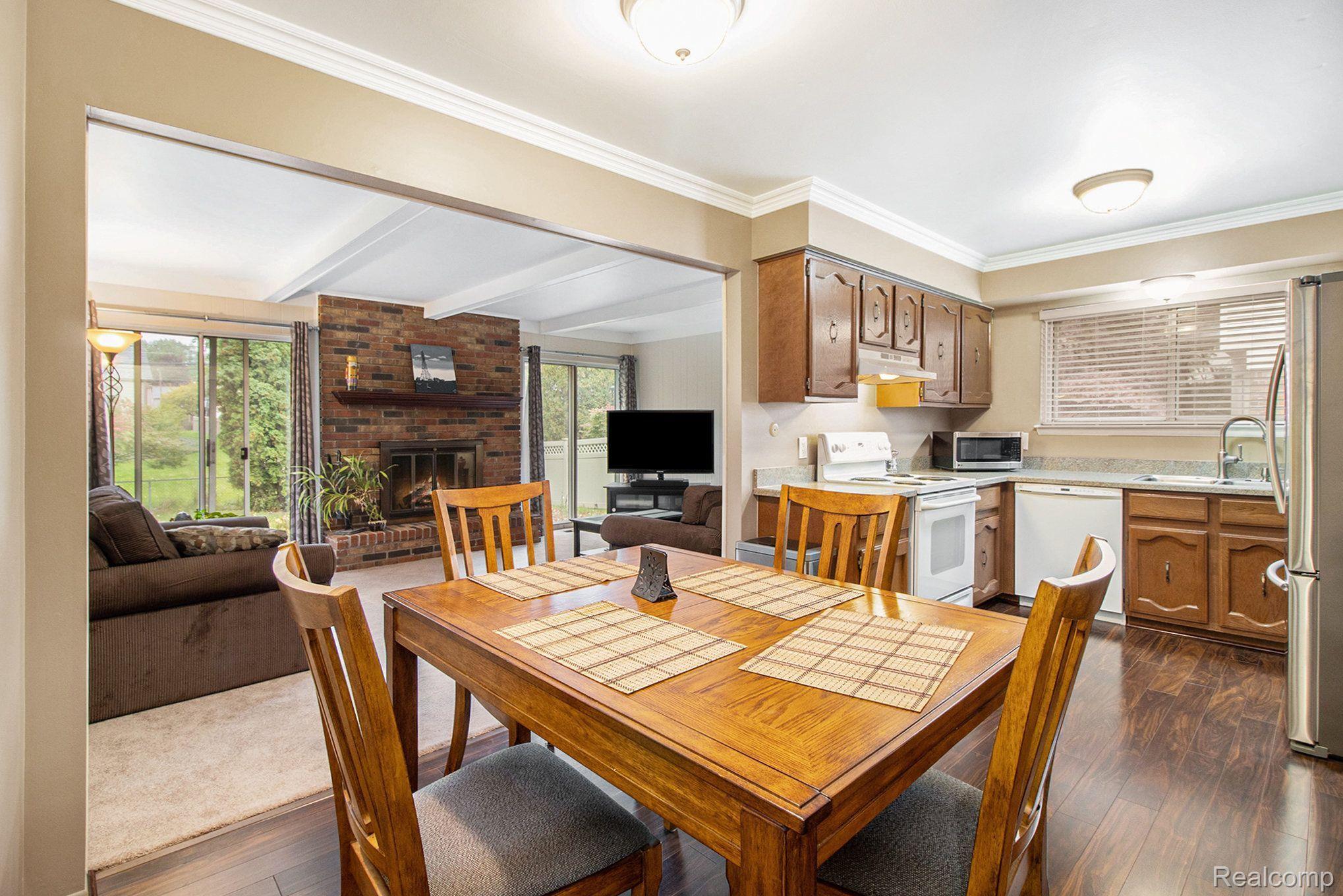 14107 Riverside Drive Livonia, MI 48154 - Photo 9 of 27
