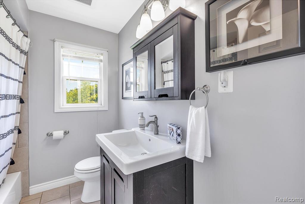 1926 West Cohoctah Road Howell, MI 48855 - Photo 24 of 38