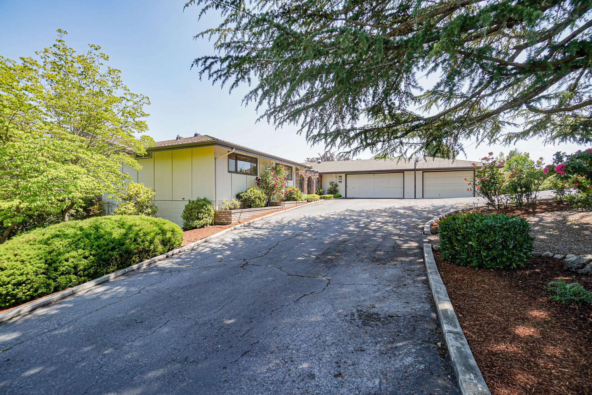 101 South Foothill Road Medford, OR 97504 - Photo 2 of 60 DSC06903