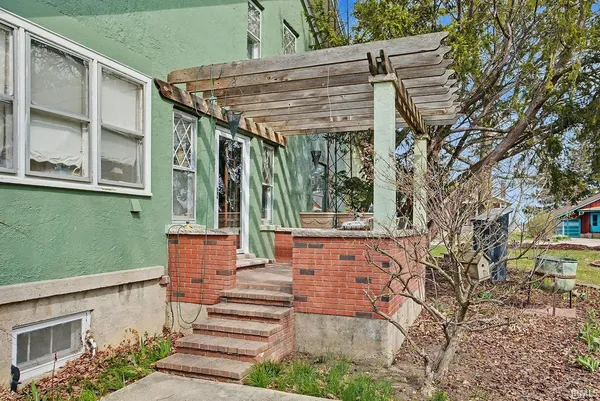 $304,000 | 611 East 3rd Street, Brookston, IN 47923