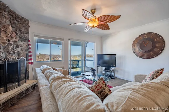 $199,900 | 71 Wheel House Circle, Unit 3, Lake Ozark, MO 65049