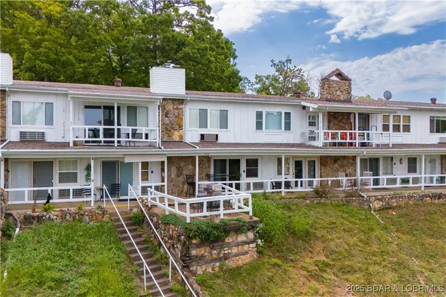 $199,900 | 71 Wheel House Circle, Unit 3, Lake Ozark, MO 65049