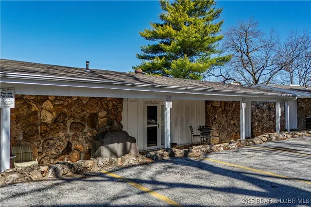 $199,900 | 71 Wheel House Circle, Unit 3, Lake Ozark, MO 65049