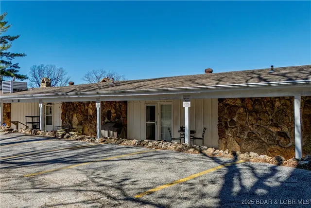 $199,900 | 71 Wheel House Circle, Unit 3, Lake Ozark, MO 65049