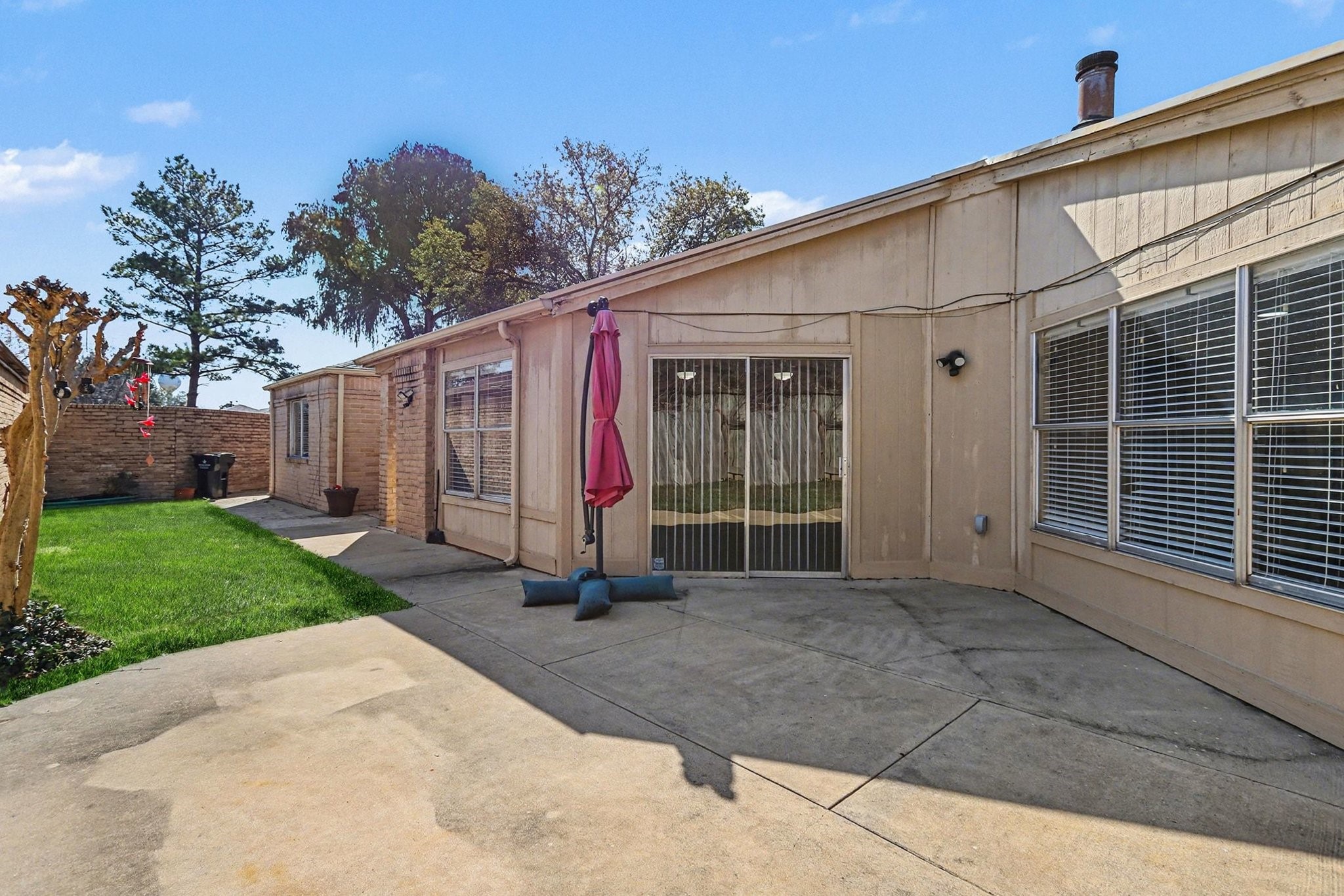 2450 Blackridge Road Houston, TX 77067 - Photo 18 of 21 a backyard with garden and tall trees