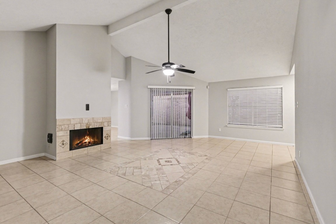 2450 Blackridge Road Houston, TX 77067 - Photo 6 of 21 Huge Living Room